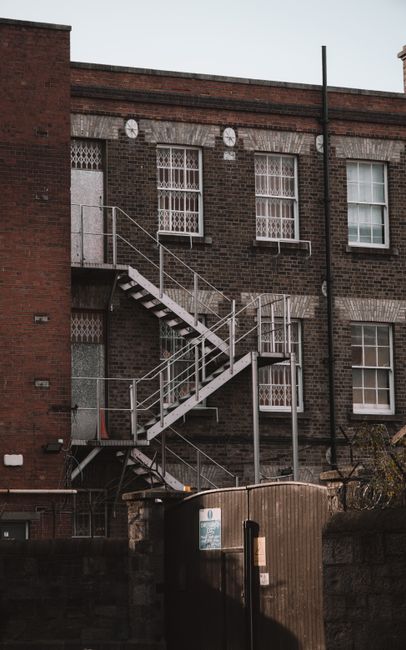 https://manwithvanaddiscombe.co.uk/blog/stairs-blocking-your-addiscombe-move-safe-fixes/